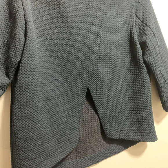 CLUB MONACO Navy 3/4 Sleeve Slit Back Top - Picture 4 of 8